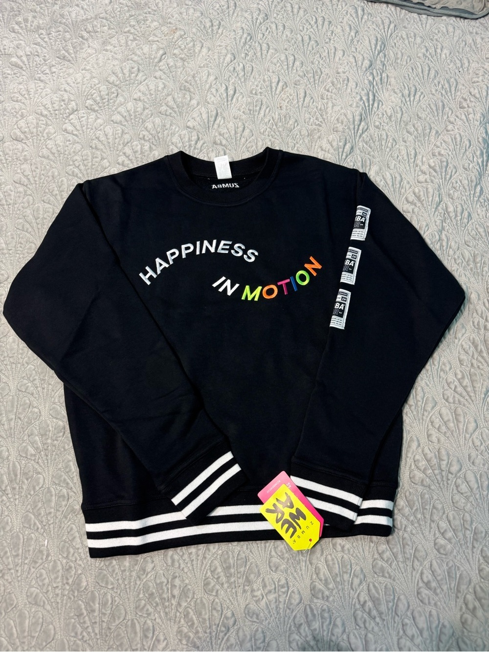 Zumba Fitness Black 'Happiness in Motion' Graphic Sweatshirt Medium Nwt - Picture 4 of 6